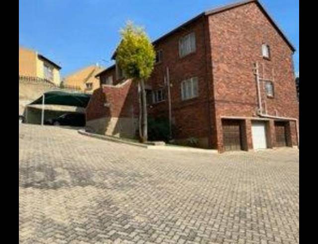 3 BEDROOM TOWNHOUSE FOR SALE IN WINCHESTER HILLS